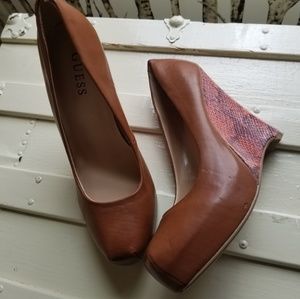 Guess Tan Snakeskin Patterned Wedge, sz 8.5
